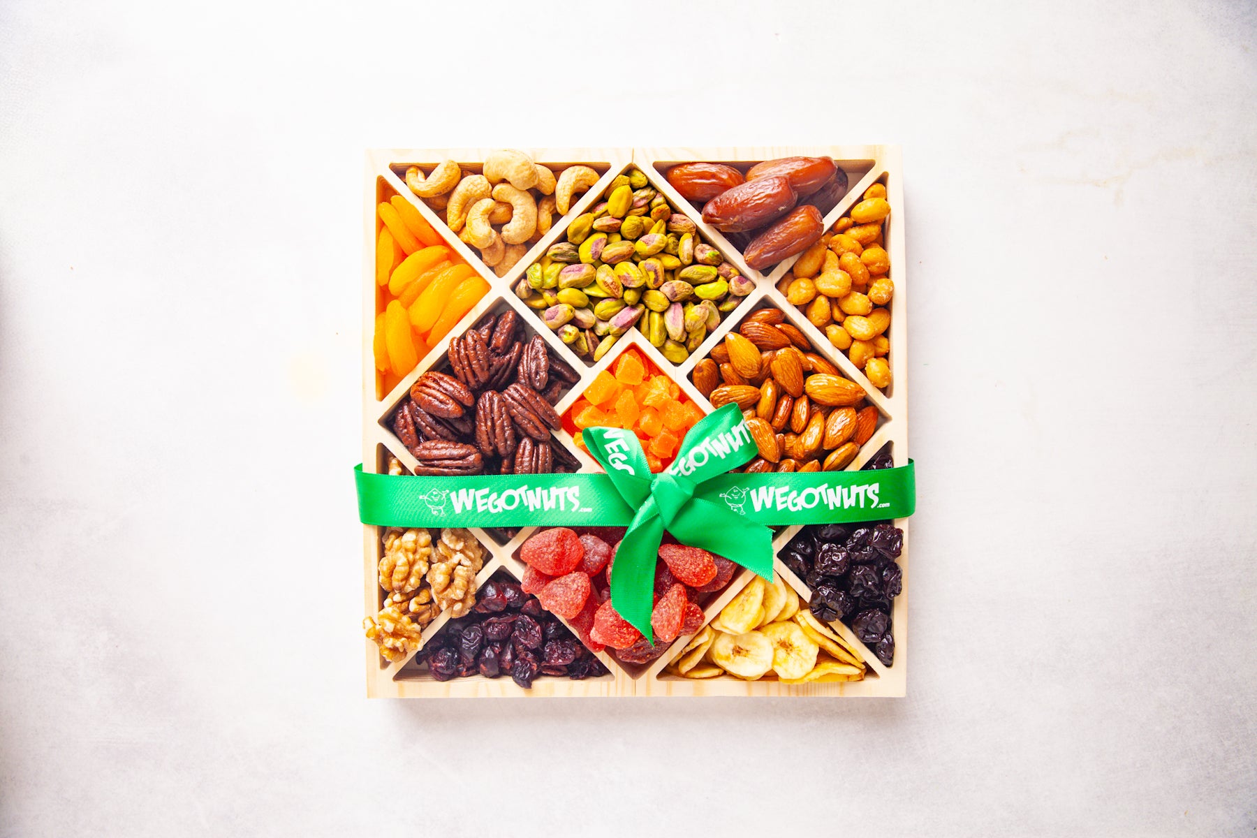 Holiday Mixed Nuts & Fruit Diamond Gift Tray