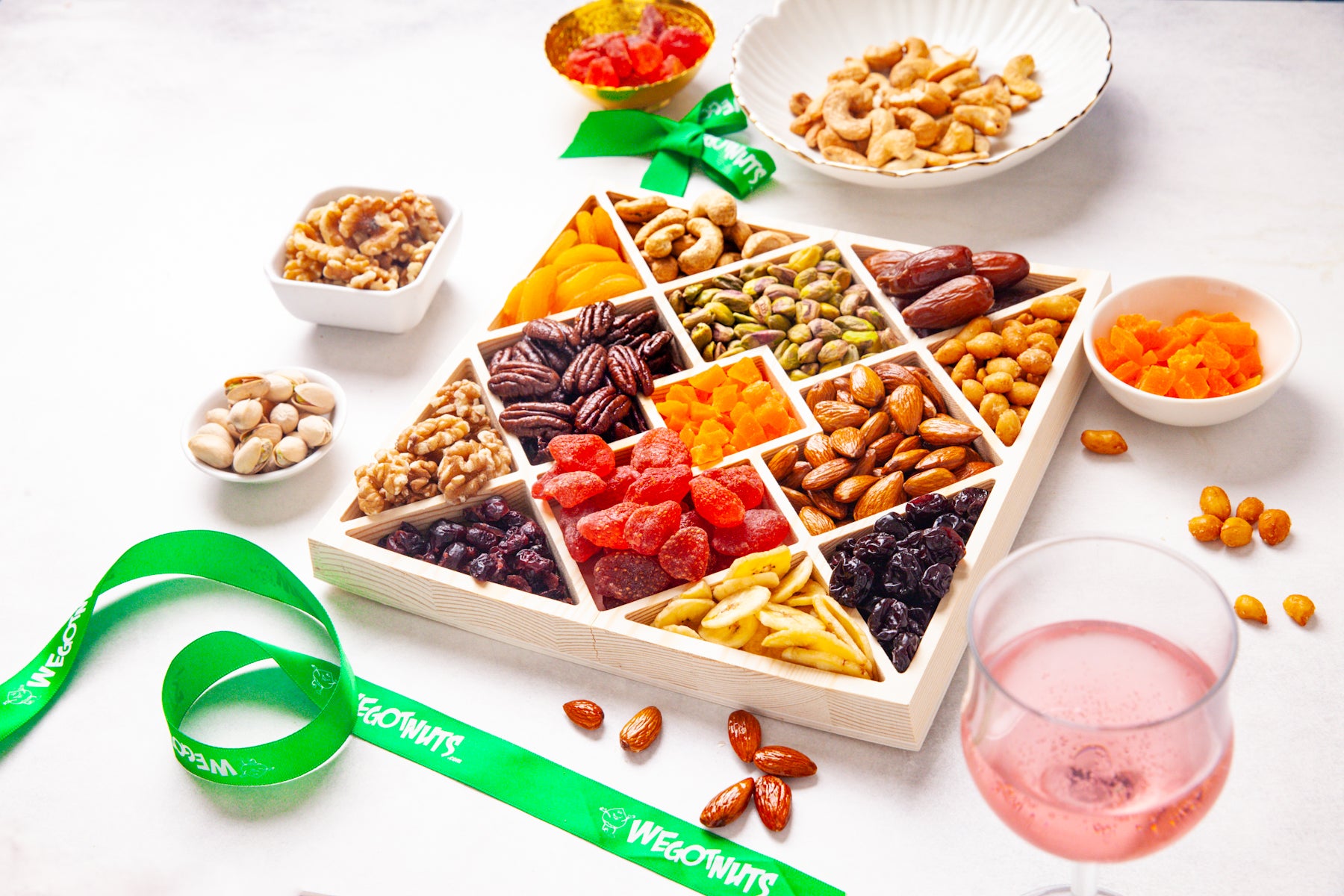 Holiday Mixed Nuts & Fruit Diamond Gift Tray