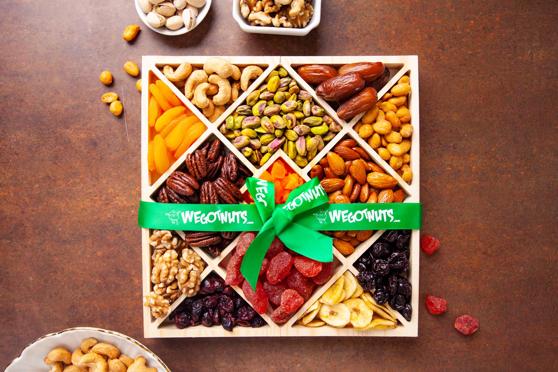 Holiday Mixed Nuts & Fruit Diamond Gift Tray