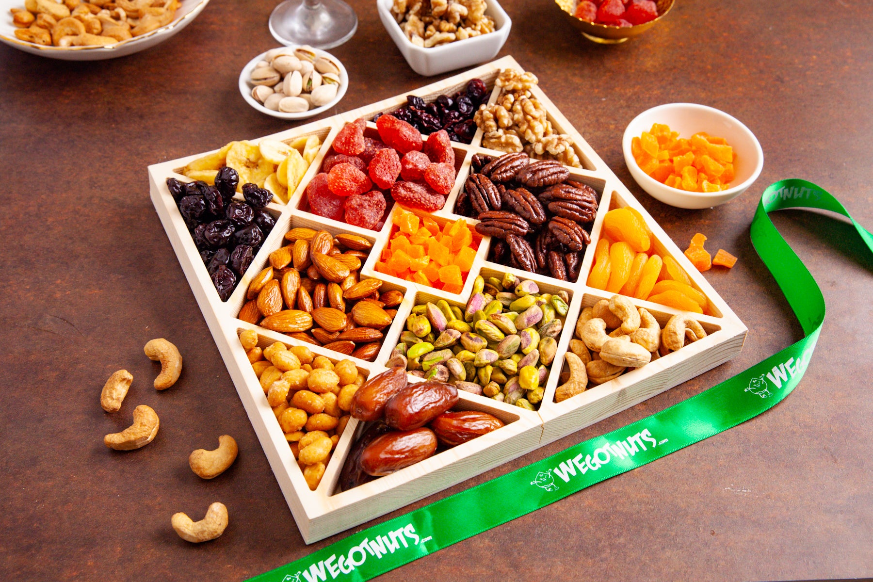 Holiday Mixed Nuts & Fruit Diamond Gift Tray